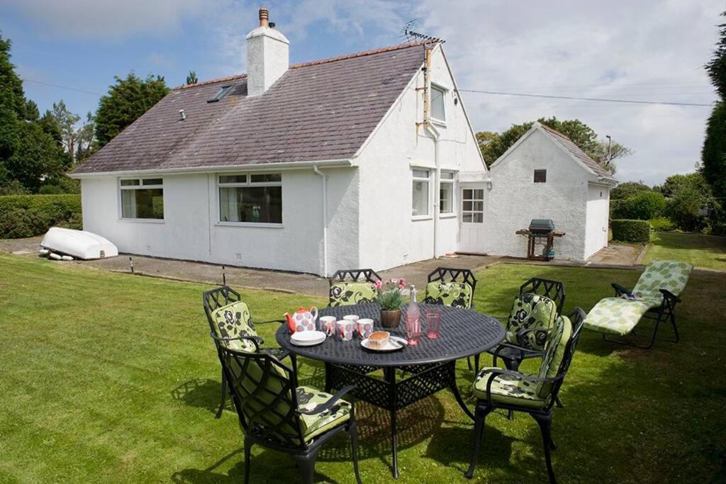 Cae Grugog Cottage-3 Bed-Sleeps 6-Ground Floor Bathroom Трирддур Экстерьер фото