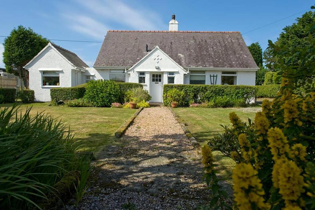 Cae Grugog Cottage-3 Bed-Sleeps 6-Ground Floor Bathroom Трирддур Экстерьер фото