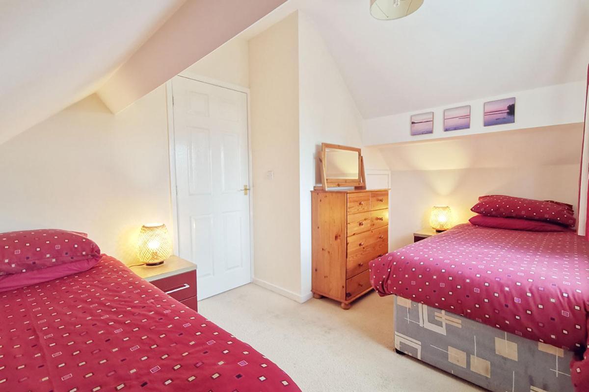 Cae Grugog Cottage-3 Bed-Sleeps 6-Ground Floor Bathroom Трирддур Экстерьер фото