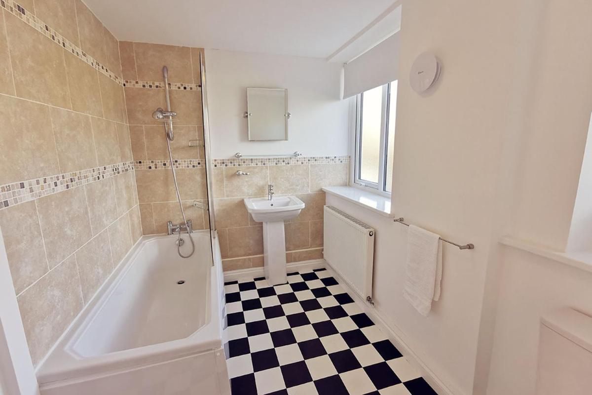 Cae Grugog Cottage-3 Bed-Sleeps 6-Ground Floor Bathroom Трирддур Экстерьер фото